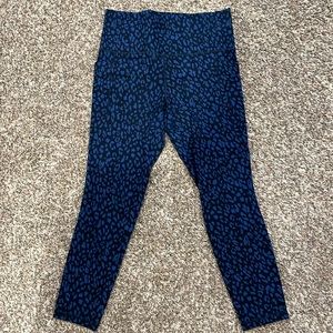 Athleta Salutation Stash Pocket II 7/8 Tight Size M EUC